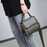 Pavasario ir vasaros nauja mada paprasta prie visko deranti moteri&scaron;ka rankinė auk&scaron;tos kokybės didelės talpos vieno peties kurjerio maža kvadratinė rankinė 23cm*12cm*17cm juoda