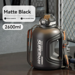 Vandens buteliukas su talpos gradacija, 2200 ml/2600 ml, su rankena ir krep&scaron;iu, su skyriumi arbatai, tinkamas sportui, lauko veiklai, kasdieniam naudojimui 2600ml juoda