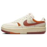 Nike Gamma Force žemi sportbačiai moteri&scaron;ki sportbačiai Off-White Raudoni FQ2766-100 44.5