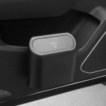 Universalus tvarkyklės automobilio atverčiamas &scaron;iuk&scaron;liadėžės pakabinamas transporto priemonės &scaron;iuk&scaron;lių dėklas, laikymo dėžutė juoda ABS kvadratinė presavimo &scaron;iuk&scaron;liadėžė 15.5cm&times;14cm&times;6.5cm juoda