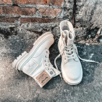 Retro auliniai batai moteri&scaron;kiems suvarstyti storu padu Moteri&scaron;ki apvalūs trumpi batai darbo suknelė Vakarų džinsiniai batai 35