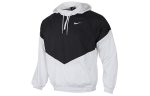 Nike Vėjo striukės Vyri&scaron;kos Juoda Balta Su gobtuvu Vidutinė BV0980-010 M black
