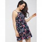 Violetinė gėlėta mini suknelė