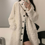 Avikailio vilnos paltas moteri&scaron;kas ilgas paltas iki kelių &scaron;iltas paltas imituotas triu&scaron;io kailis oda storas ir laisvas stovinčios apykaklės žieminis medvilninis paltas S balta