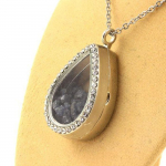Collier - Pierres et Min&eacute;raux - Saphir brut - Acier inoxydable - Mod&egrave;le goutte - Mixte