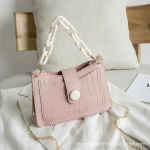 Moteri&scaron;ka pažastų rankinė Akmeninio ra&scaron;to pečių krep&scaron;io rankinė balta