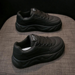 Moteri&scaron;ki mados platforminiai sportbačiai PU odos užri&scaron;ami bėgimo batai moterims storu padu patogūs sportiniai batai laisvalaikio riedlenčių batai 35 juoda