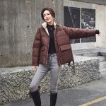 Moteri&scaron;ka balta pūkinė striukė su ančių žiemine apykaklė Laisvas pūkinis paltas Moteri&scaron;ki &scaron;ilti trumpi sniego apatiniai drabužiai M ruda