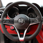 MVGJX1 &bdquo;Pasidaryk pats&ldquo; rankomis siūtas pynimas Juodas neslystantis zom&scaron;as Automobilio vairo užvalkalas Alfa Romeo Giulia Stelvio Giulietta Automobilio interjerui