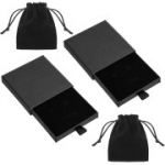 2 mažų papuo&scaron;alų dovanų dėžučių ir aksominio mai&scaron;elio rinkinys karoliams, apyrankėms ir auskarams &ndash; juodas, 9,5 x 7 cm / 9 x 9 x 1,8 cm