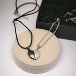 Kaklo pakabukai magnetukai porai