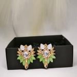 Puo&scaron;nūs auskarai su kristalu