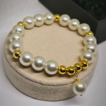 Stiklo perlų apyrankė su aukso spalvos akcentais &bdquo;Perlų elegancija&ldquo;