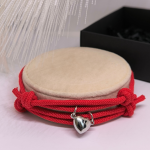 Raudonos medžiaginės apyrankės poroms