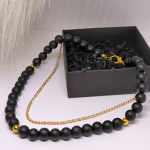 Rankų darbo kaklo papuo&scaron;alas &bdquo;Onikso elegancija&ldquo;