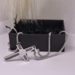 Kaklo papuo&scaron;alas &bdquo;Plieno kryžius&ldquo;