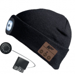 K27 I&scaron;manioji kepurė su LED &scaron;viestuvu, bluetooth ausinėmis ir laisvų rankų įranga. Juoda.