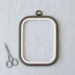 Lankstus kvadratinis siuvinėjimo lankelis Flexi Hoop 18 x 20 cm, rudas