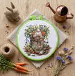Siuvinėjimo kryželiu rinkinys &bdquo;I&scaron;daigos sode&ldquo; su lankeliu 15 x 15 cm