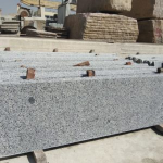 Light Grey granito laiptų pakopos degintos 150x33x3 , vnt