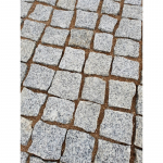 Trinkelės granito pilkos skeltos ~10x10x5 cm, 1000 kg