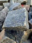 Trinkelės granito juodos skeltos ~10x10x5 cm, kg