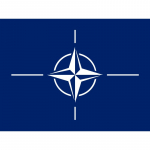 NATO vėliava 170x100 cm su karabinais