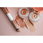 Kreminiai akių &scaron;e&scaron;ėliai / Eyeshadow - Cr&egrave;me De La Cr&egrave;me Cent Pur Cent : Spalva - Bresilienne