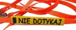 Raktų pakabukas Pelo, geltonas, 1,5&ndash;2 cm, vandeniui atsparus, su užra&scaron;u &bdquo;DO NOT TOUCH&ldquo;