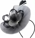 Moteri&scaron;ka eleganti&scaron;ka fascinator kepurėlė vestuvėms