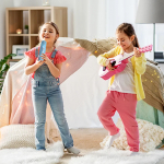 BELAIDIS &bdquo;BLUETOOTH&ldquo; KARAOKE MIKROFONAS VAIKAMS SU USB GARSAKALBIU