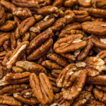 Pekano (karijų) rie&scaron;utai ekologi&scaron;ki, puselės &mdash; 250 g