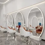 Arkos formos kirpyklos veidrodis su LED ap&scaron;vietimu 200 &times; 120 cm, sidabro spalvos su akmens pagrindu