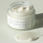 Vegetology Viniferine Cream - skaistinamasis veido kremas nuo rauk&scaron;lių ir pigmentacijos, 50ml