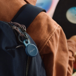 Chipolo LOOP &ndash; Rechargeable Bluetooth Tracker with Silicone Loop for iOS & Android, Navy