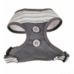 Klasikiniai ir patogūs &scaron;unų pakinktai su smėlio spalvos juostelėmis