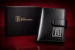Juoda vyri&scaron;ka &bdquo;Card Holder&ldquo; piniginė su RFID apsauga ir dėžute, ekologi&scaron;ka oda