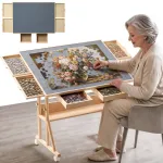 VEVOR 1500 detalių dėlionių stalas su kojomis, ratukais, 4 stalčiais, dangčiu, 87x63 cm reguliuojama medinė dėlionių lenta su veltinio pavir&scaron;iumi