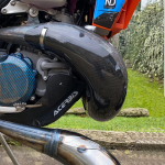 EC apsauga i&scaron;metimo kolektoriui 2T FMF Fatty/Gnarly HUSQVARNA 250/300 '19-'21 Extreme Carbon