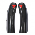 DAINESE kojų apsaugos WC Carbon Shin Guard R001 vyrams 2021 juoda anglies pluo&scaron;tas