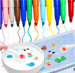 Kūrybiniai akvareliniai žymekliai pie&scaron;inys ant vandens