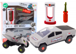 Modernus automobilis su keturračiu ir įkrovimo stotele &ndash; ardymo (DIY) rinkinys