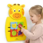 Viga medinė sieninė manipuliacinė lenta &bdquo;Linksmoji Žirafa&ldquo;