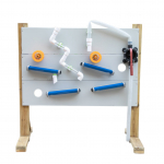 CLASSIC WORLD EDU medinis vandens žaidimų aik&scaron;telės komplektas, stovas + vandens ir smėlio laidumo priedai