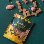 Sausainiai &scaron;unims su vi&scaron;tiena ir linų sėmenimis &ndash; Chicken & Flaxseed, 125 g &ndash; Tribal Rewards&ldquo;
