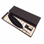 Kaligrafijos rinkinys &bdquo;Juodoji Plunksna su Smuiko Motyvu&ldquo; &ndash; ra&scaron;iklis ir ra&scaron;alas dovanų dėžutėje