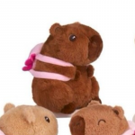 Mink&scaron;ti pliu&scaron;iniai žaislai Capybara su kuprine 22 cm Tamsiai ruda Capybara (kuprinė &ndash; aksolotlis)