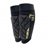 G-FORM PRO-S ELITE X futbolo blauzdų apsaugos &ndash; matinės juodos 1009213