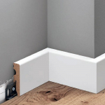 Balta MDF grindjuostė 5,8 cm auk&scaron;čio<span> - </span>Dengta matiniu laku