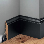 Juodos MDF grindjuostės 8,2 cm auk&scaron;čio<span> - </span>Dengta blizgiu laku